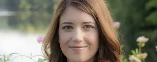Alexandra Bracken photo