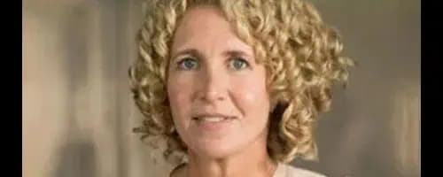 Sandie Jones photo