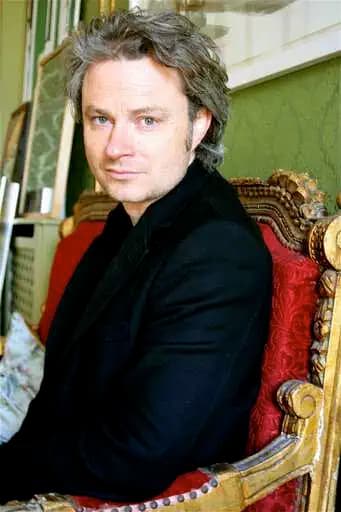 Simon Toyne photo